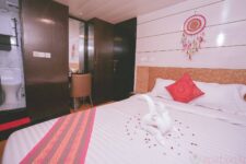 Luxury cruise ships from Dhaka to Khulna via Sundarbans for Couple